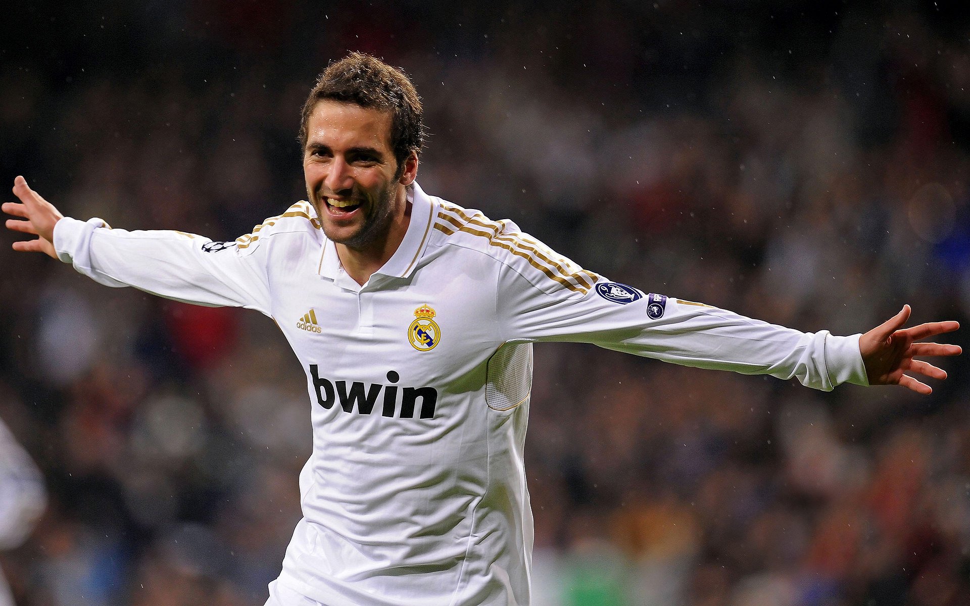 kaiyun网站-《英雄联盟》电竞场馆迎来新观众高潮，赛事气氛热烈，lol电竞比赛地点